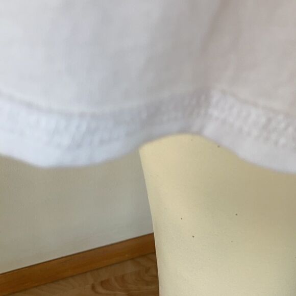 We The Free white raw edge loose top XS runs Big - Picture 6 of 16